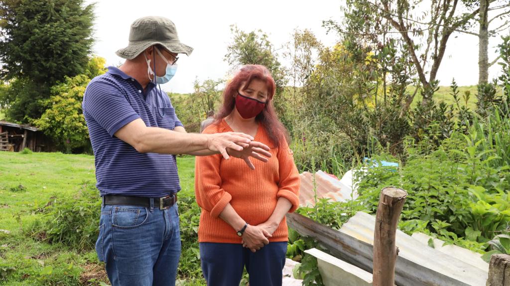 Campesinos de Bogotá aprenden sobre buenas prácticas ambientales
