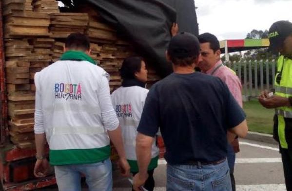 Bogotá cierra la entrada a la madera ilegal