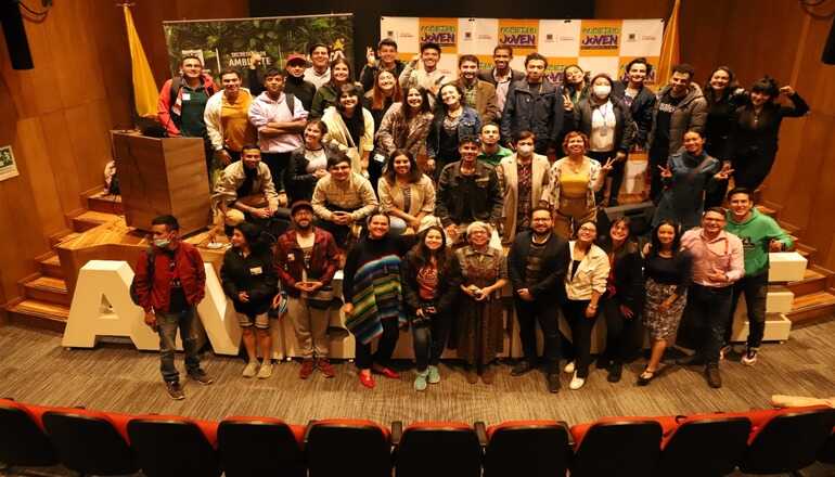 Jóvenes dan ideas para reverdecer a Bogotá
