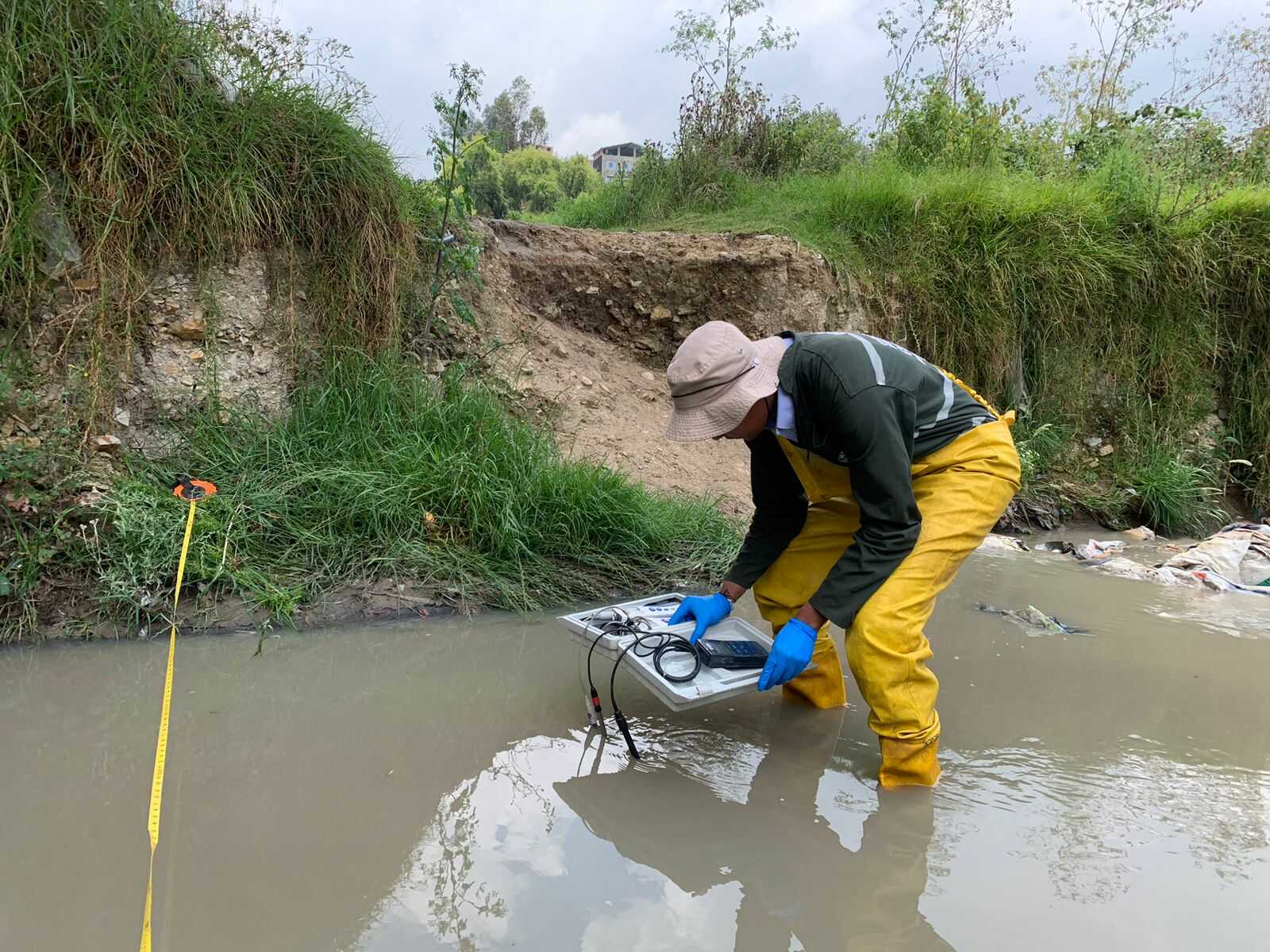 Avanza monitoreo a calidad de cuerpos de agua en Bogotá