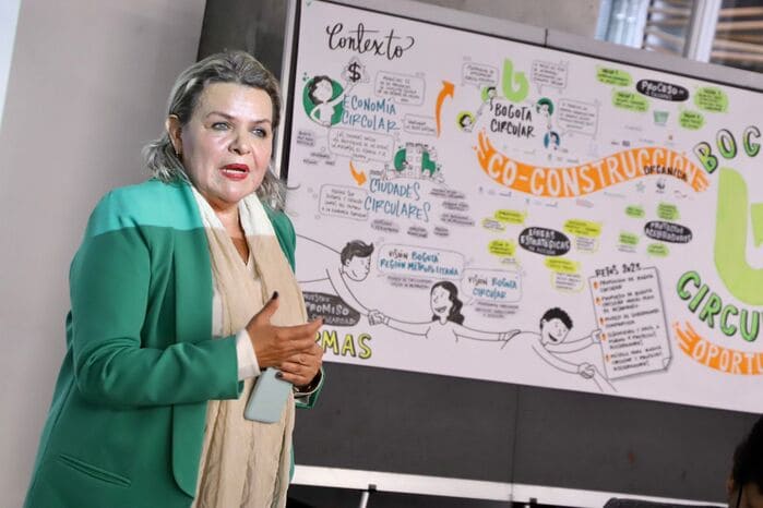 participante en evento Bogotá Circular en la Cámara de Comercio.