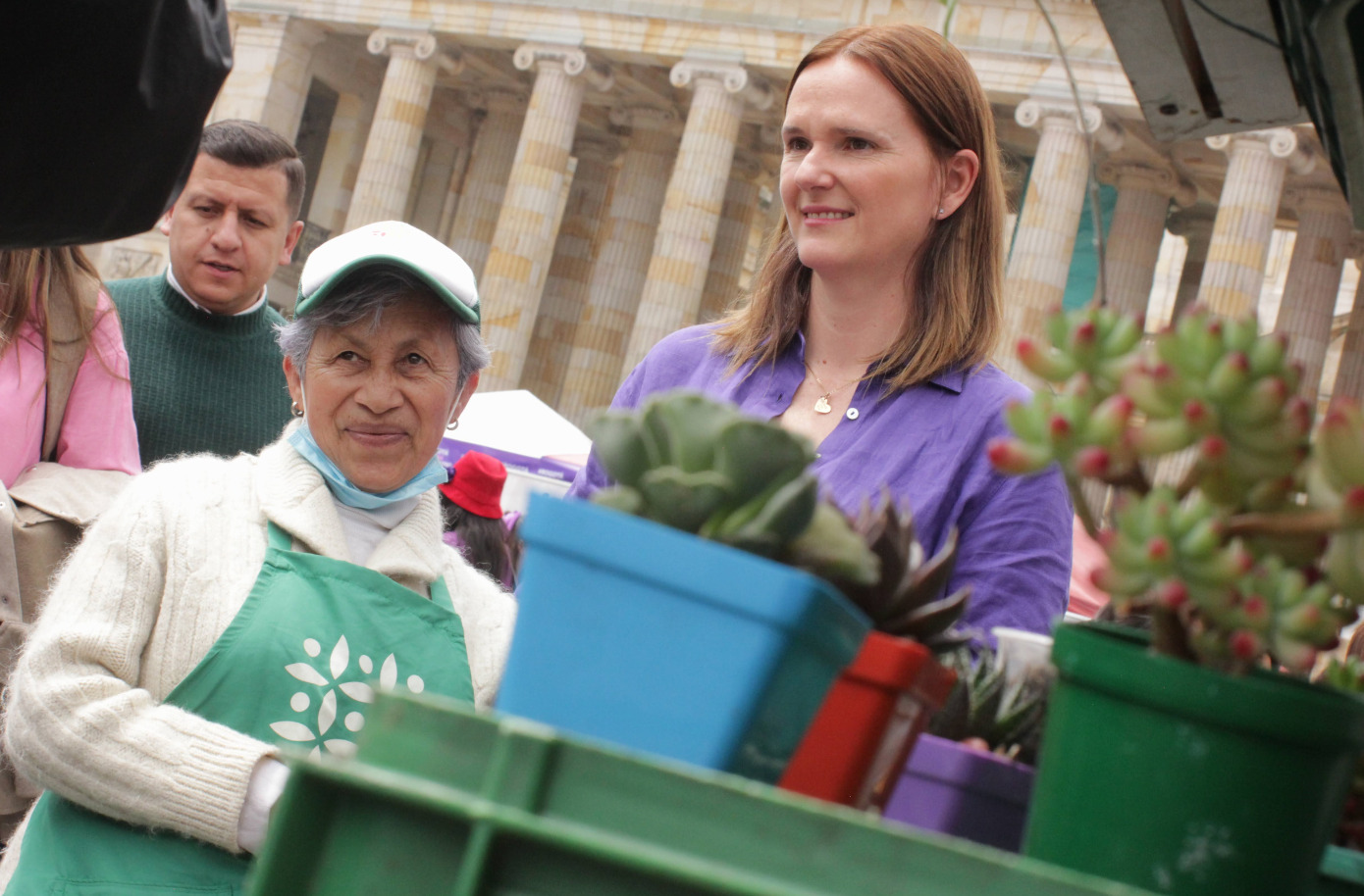 en la foto la secretaría de ambiente Carolina Urrutia en el día de la mujer