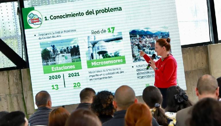 secretaria de ambiente carolina urrutia hablando del proyecto unidos por un nuevo aire