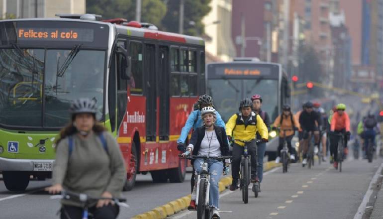 ciudadanos bogotanos en el día sin carro y sin moto 2022