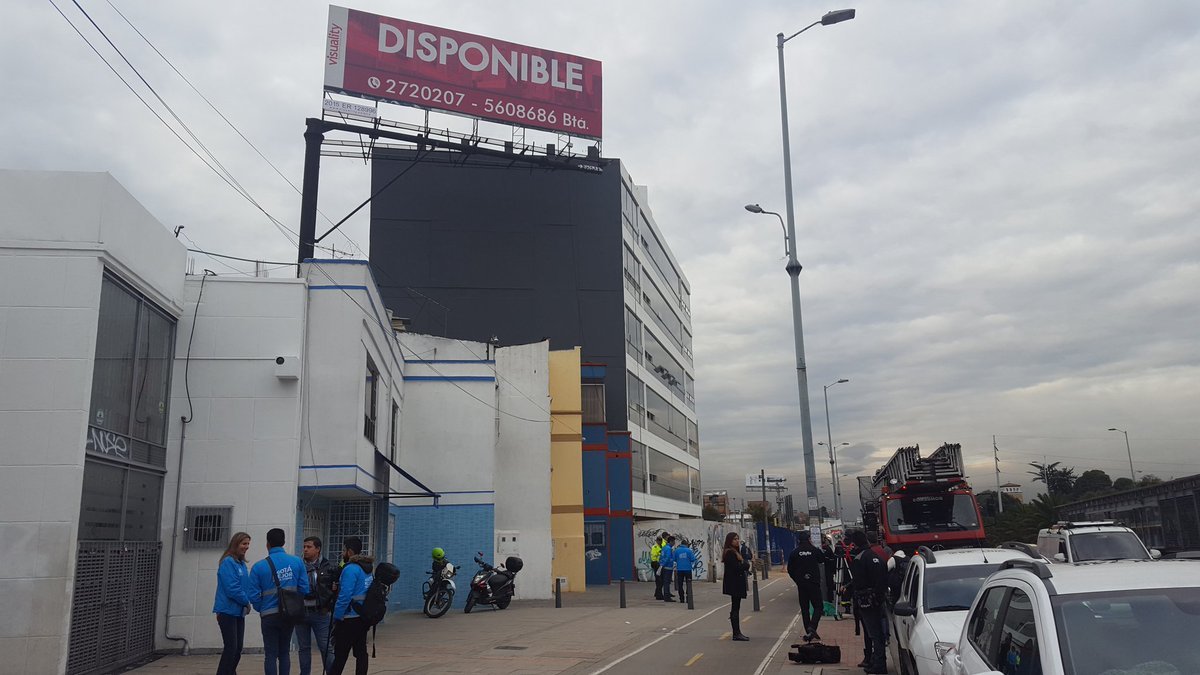 Seguimos dando de baja vallas tubulares ilegales en Bogotá: Administración de Enrique Peñalosa