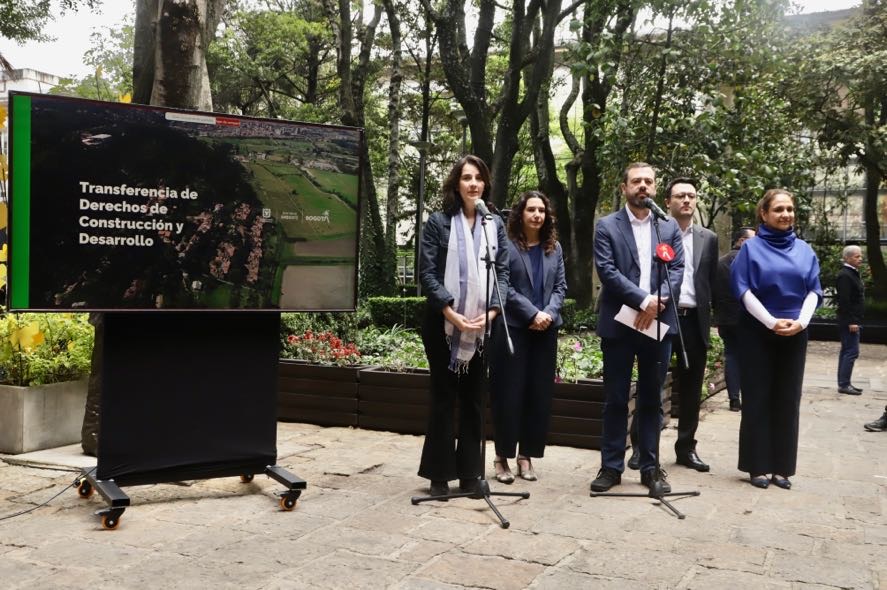 Foto rueda de prensa alcalde Galán y secretaria de ambiente Adriana Soto