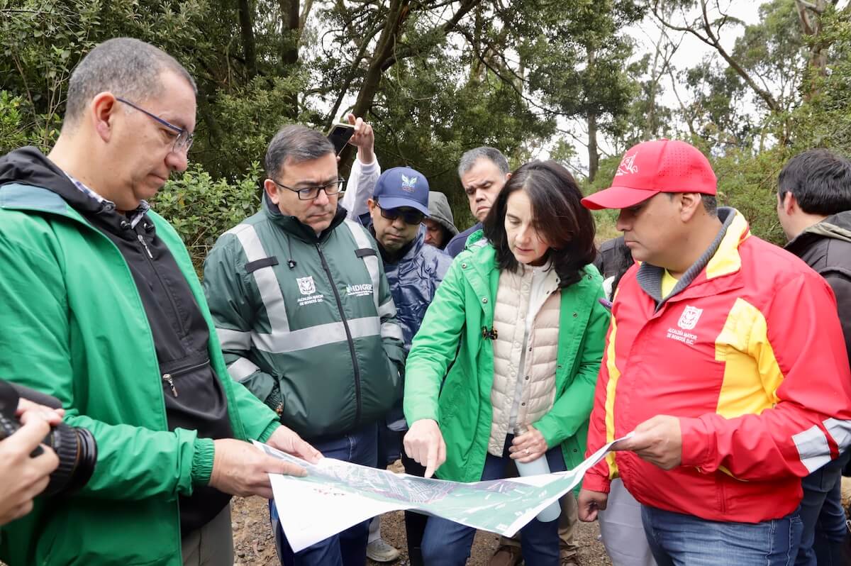 Directivos visitando El Zuque